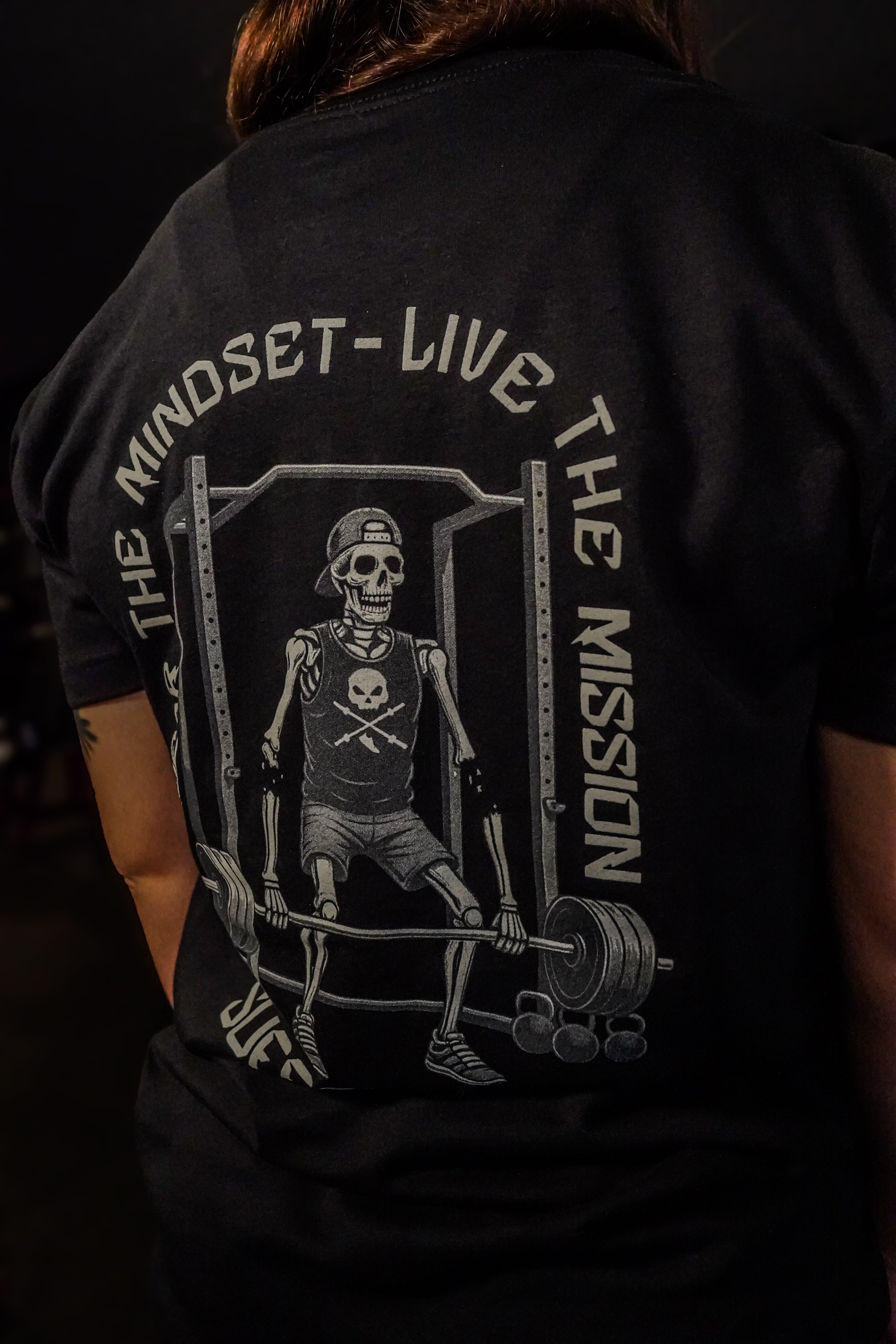 ウエイトトレーニング DEATH L LOGOVINTAGE MESH Dead Lift Tee | Athletic Fit Strength Training T-Shirt | Suffer